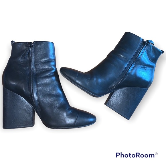 Tory Burch Grove Black Leather Block Heel Boots Booties size 9.5 - Picture 5 of 9